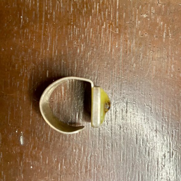 VTG Sterling Silver Modernist Ring with Yellow Resin Sz 7 Adjustable - Picture 7 of 7